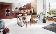 In ultramattem Rostrot setzt diese EASYTOUCH 963-Küche einen tollen Farbakzent. Durch die innovative Anti-Fingerprint-Beschichtung bleiben außerdem keine Fingerabdrücke zurück! In ultramattem Rostrot setzt diese EASYTOUCH 963-Küche einen tollen Farbakzent. Durch die innovative Anti-Fingerprint-Beschichtung bleiben außerdem keine Fingerabdrücke zurück!